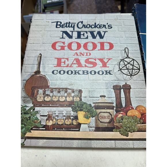Vintage Betty Crocker Spiral Cookbook lot - Picture 8 of 10